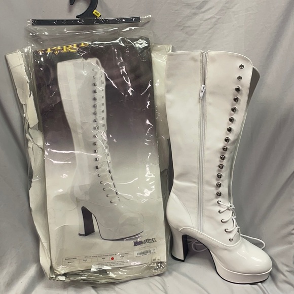 White patent lace up boots with side zipper - Picture 1 of 3